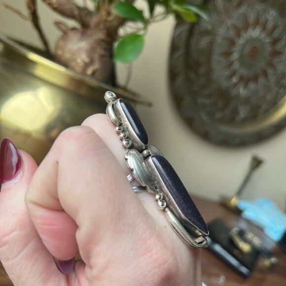 Vintage Native 925 Sterling Silver and Blue Sunstone HUGE Full Finger Ring - Picture 6 of 8